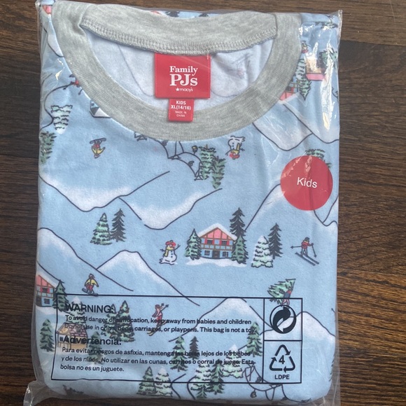 NWT- Macy’s Matching Ski Mountain Collection - Picture 6 of 6